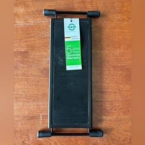 K&M brand guitar foot rest, model 14670